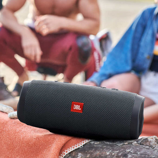 Achetez le JBL Charge Essential | Son Signature | JBL Achetez le JBL Charge Essential | Son Signature | JBL