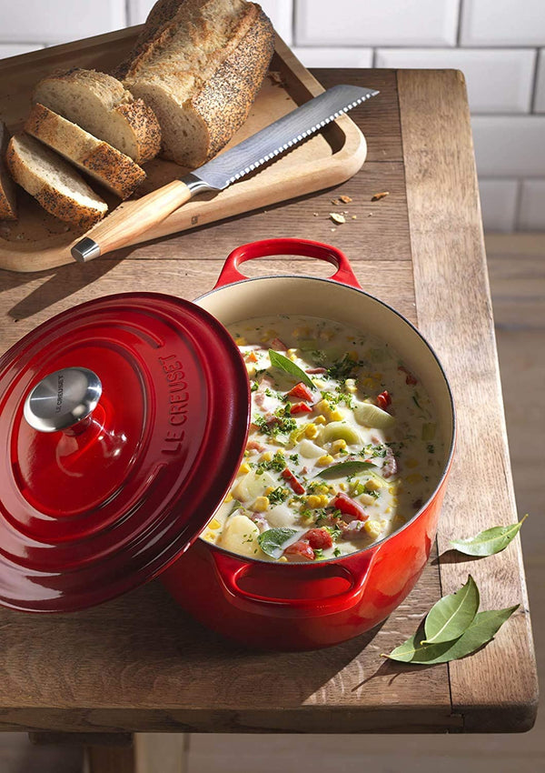 Le Creuset Signature Enamelled Cast Iron Casserole Dish With Lid - Oval 35 cm - 8.9 Litres -Red